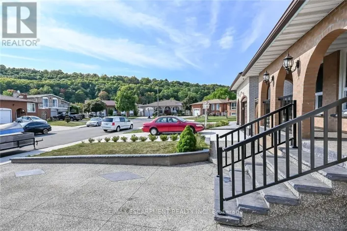 28 TARA COURT, Hamilton