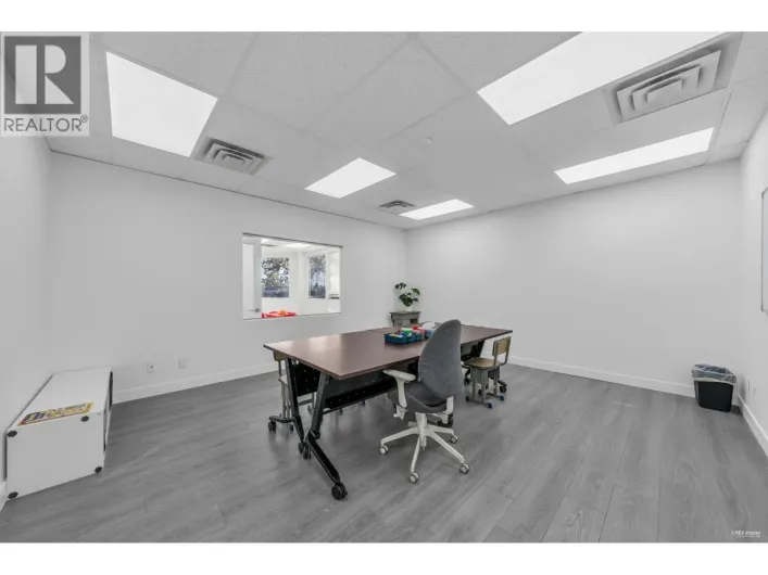 280 5172 KINGSWAY, Burnaby