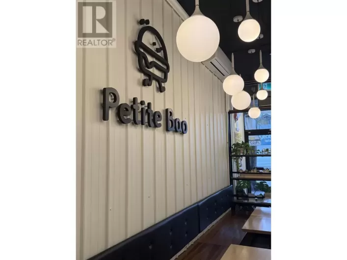 2825 W BROADWAY, Vancouver