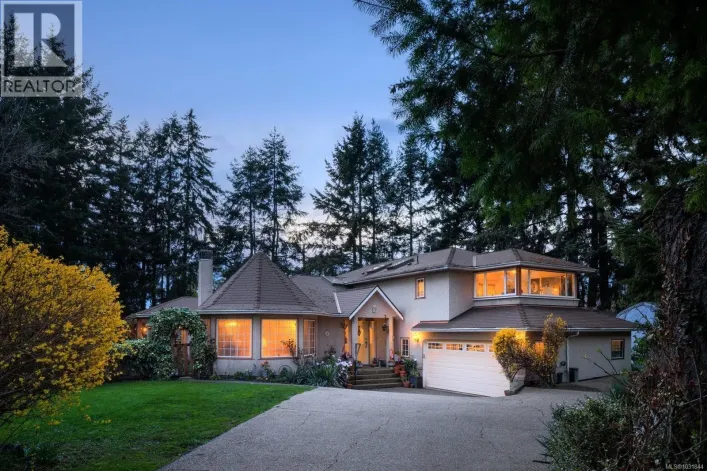 2832 Cadboro Bay Rd, Oak Bay