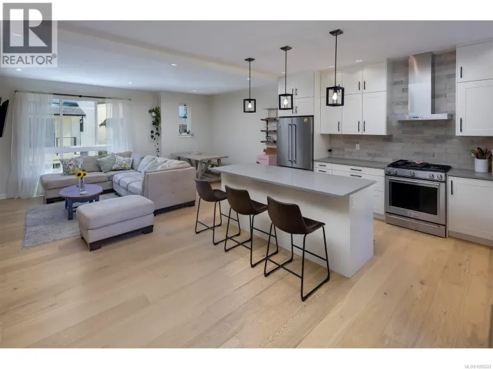 2835 Turnstyle Cres, Langford