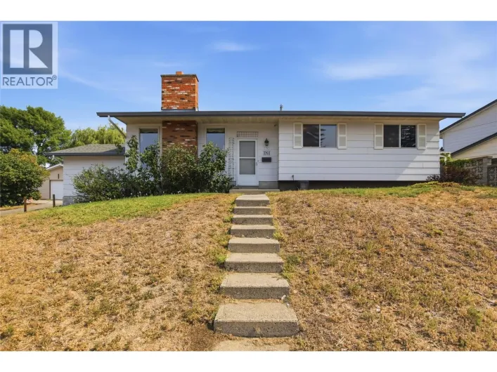 House for sale: 284 Arrowstone Drive, Kamloops