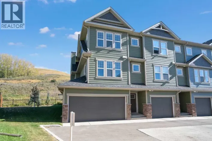 284 Cranbrook Square SE, Calgary