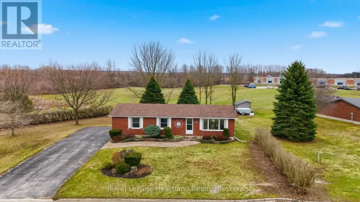 284 MANOR ROAD, North Huron