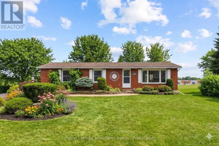 284 MANOR ROAD, North Huron