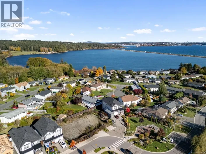 284 Seafield Rd, Colwood