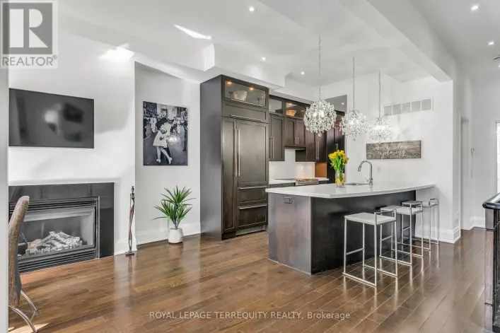 285 LISGAR STREET, Toronto