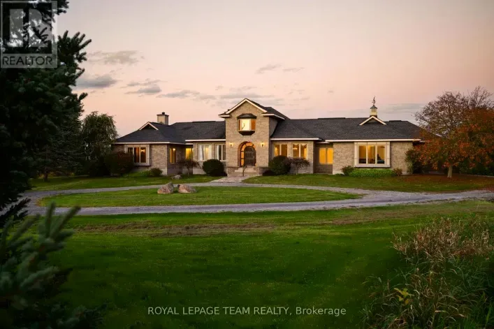 House for sale: 285 PINHEY POINT ROAD, Ottawa