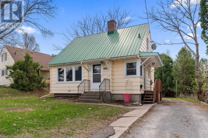 286 CHAMBERLAIN STREET, Pembroke