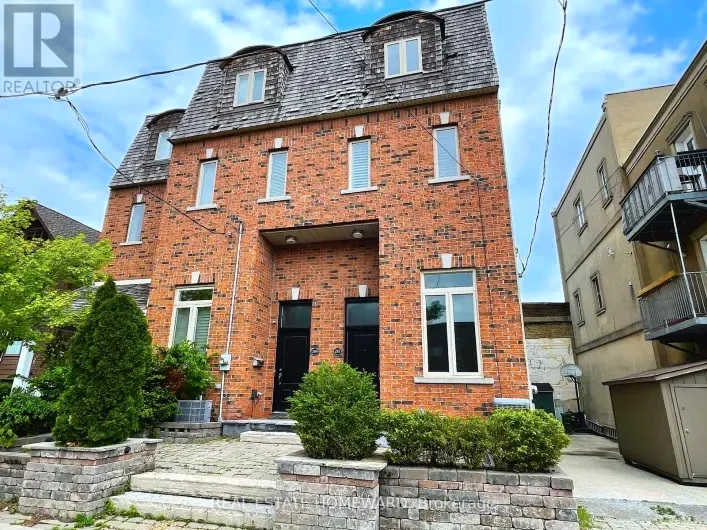 Row / Townhouse for rent: 287 KINGSWOOD ROAD, Toronto