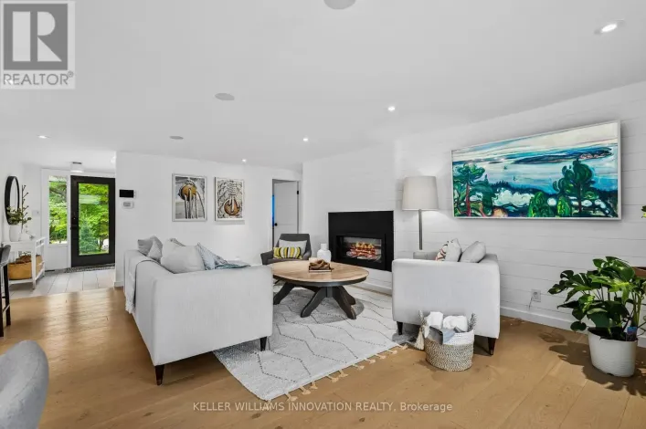 2872 MUSKOKA ROAD 118 W, Muskoka Lakes)