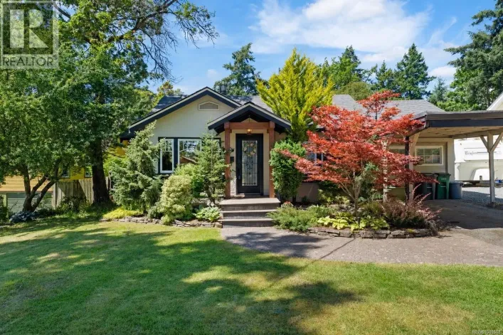 2876 Austin Ave, Saanich