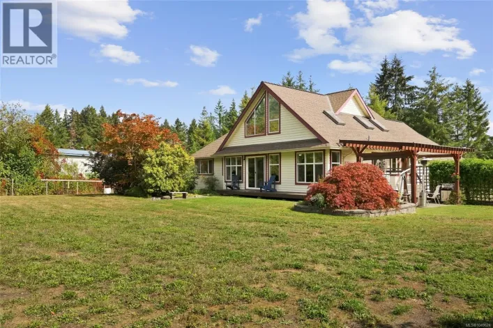House for sale: 2877 Lake Trail Rd, Courtenay