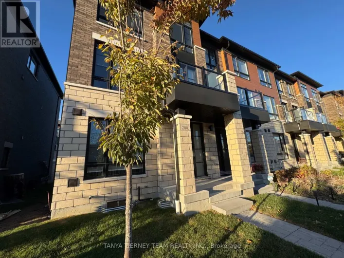 288 CARNWITH DRIVE E, Whitby