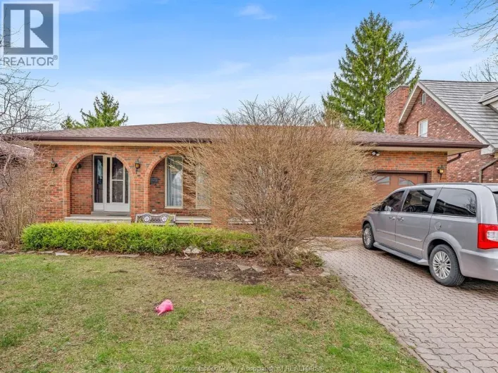 2880 ST. CLAIR AVENUE, Windsor
