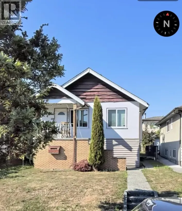 2881 ADANAC STREET, Vancouver