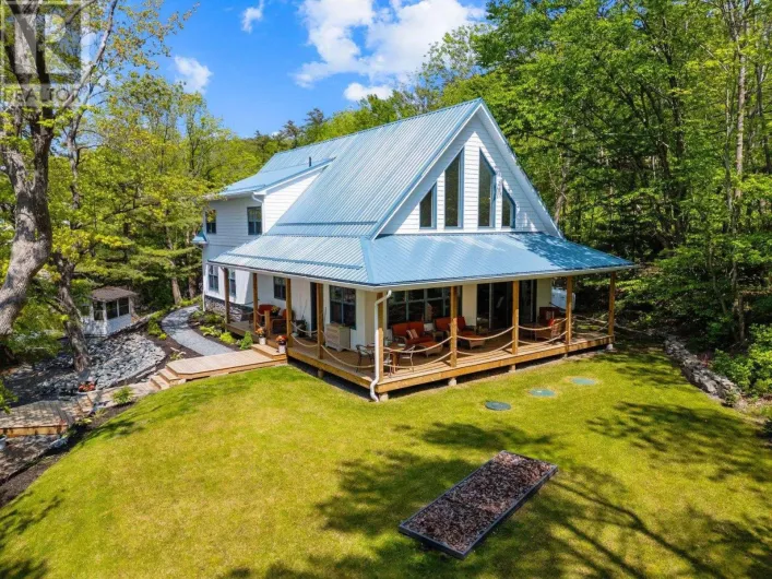 2881 Highway 2, Fall River