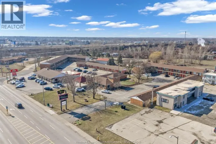 2885-2889 HOWARD AVENUE, Windsor