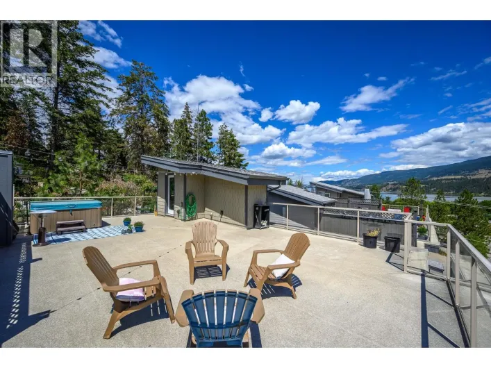 2893 Robinson Road Unit# 7, Lake Country