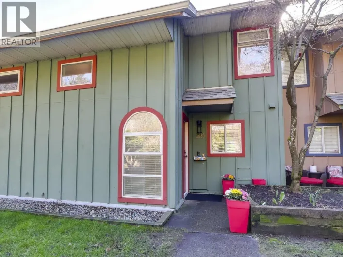 29 900 W 17TH STREET, North Vancouver