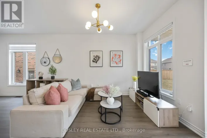 29 FERRAGINE CRESCENT, Bradford West Gwillimbury