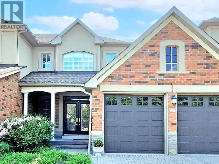 Row / Townhouse for sale: 29 TUCKER COURT, Aurora