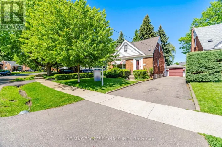 29 WESTLEIGH CRESCENT, Toronto