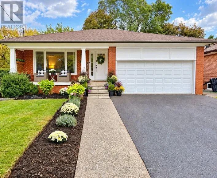 House for sale: 29 WOODBANK ROAD, Toronto