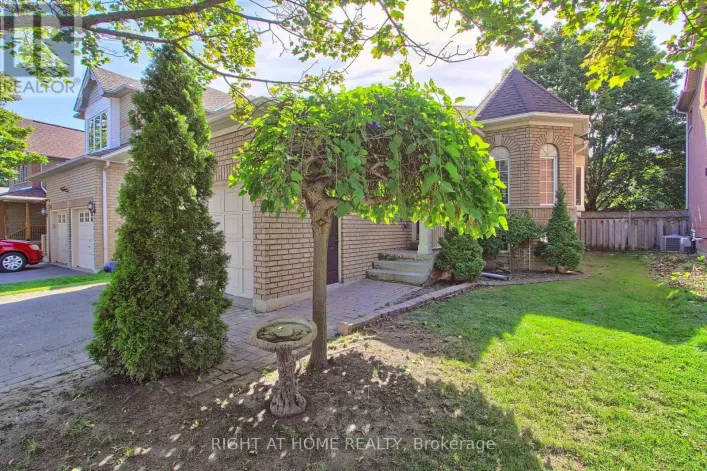 290 CLEARMEADOW BOULEVARD, Newmarket