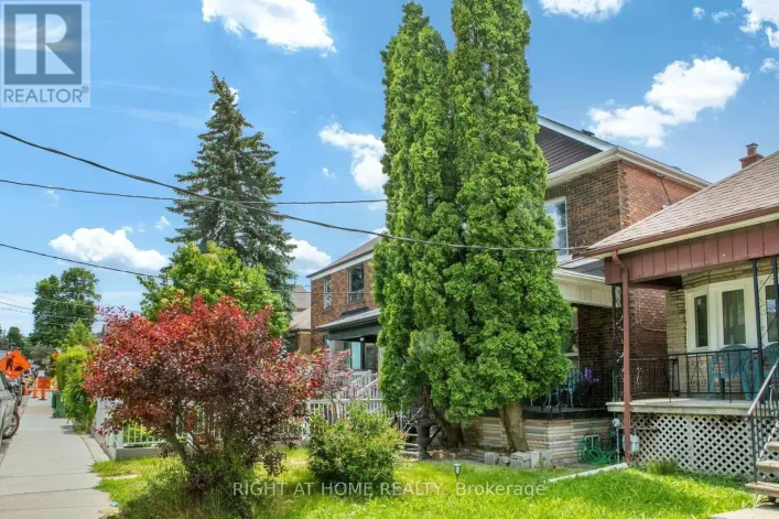 290 MCROBERTS AVENUE, Toronto