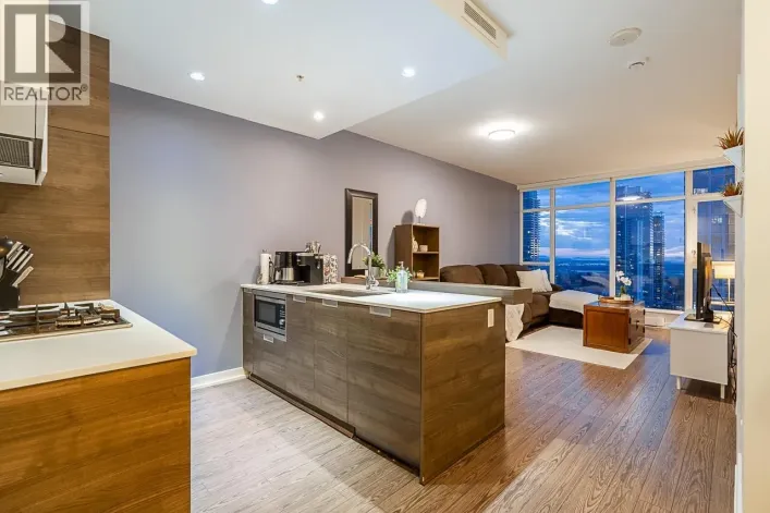 2910 4688 KINGSWAY, Burnaby