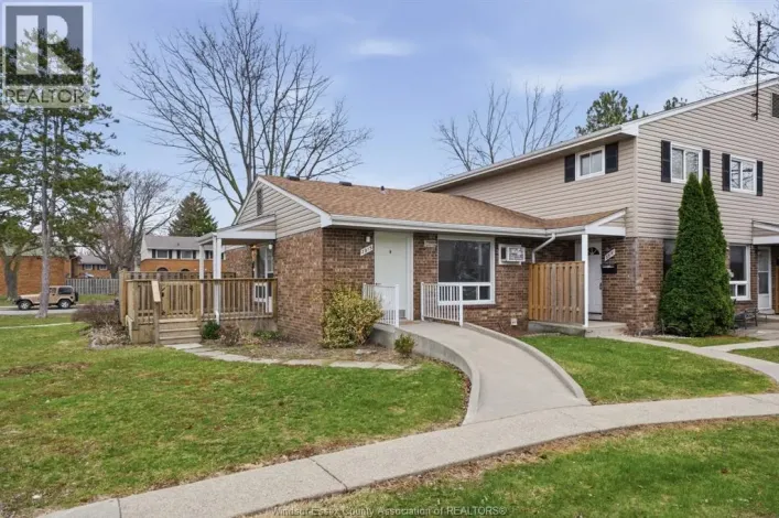 2915 MEADOWBROOK LANE Unit# 10, Windsor