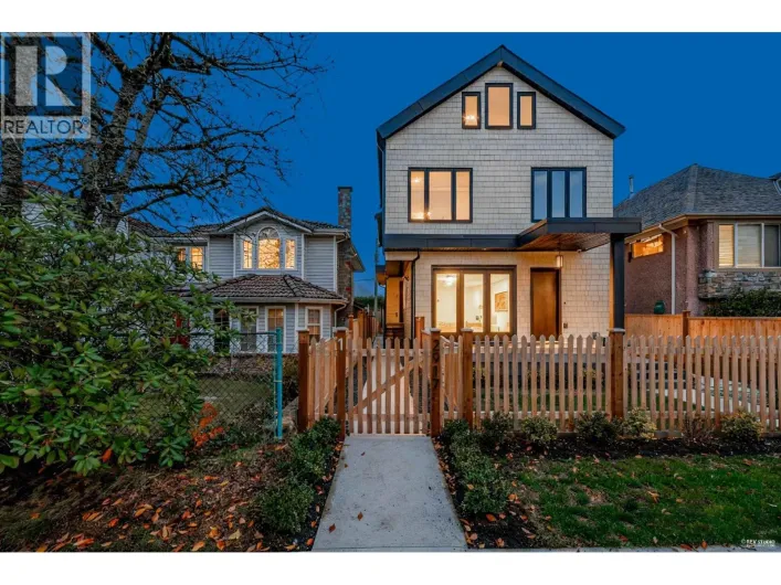 2917 CHARLES STREET, Vancouver