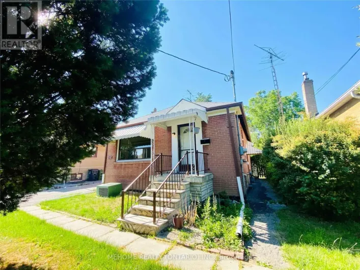 292 POYNTZ AVENUE, Toronto