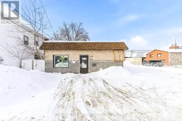 292 TRAFALGAR ROAD, Pembroke