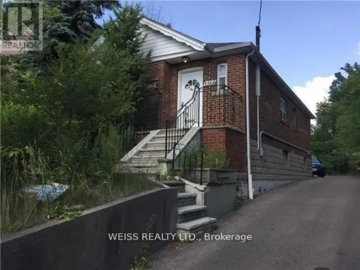 House for rent: 2925 BATHURST STREET, Toronto