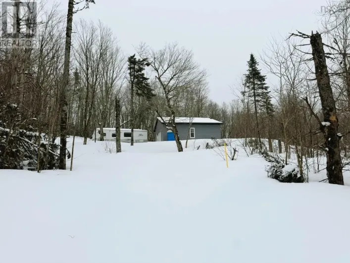 294 North End Road, Sutherland Lake