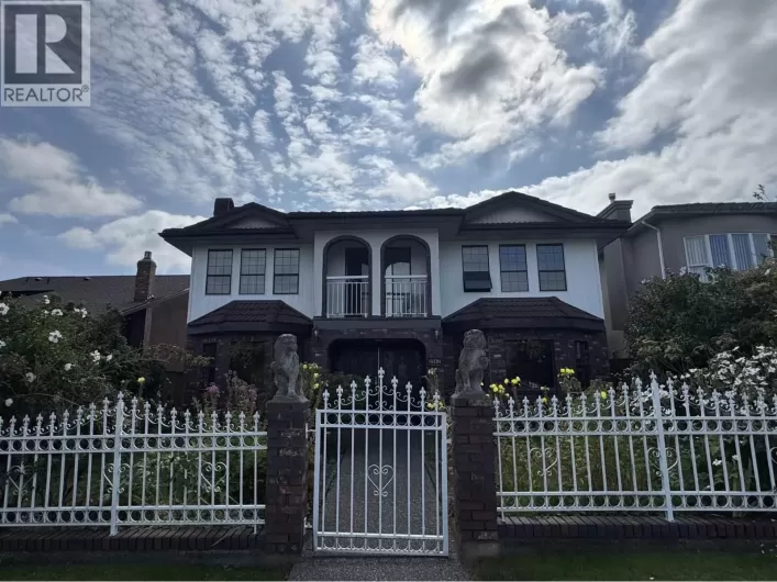 2942 ADANAC STREET, Vancouver