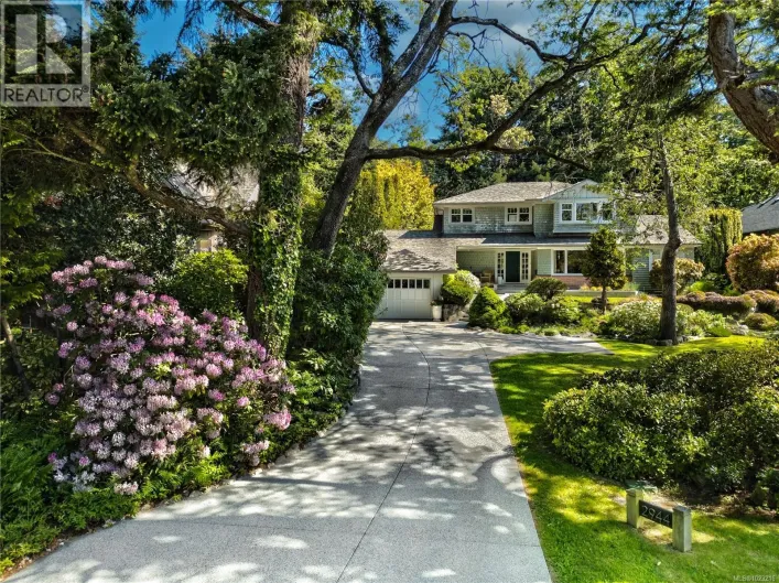 2944 Tudor Ave, Saanich