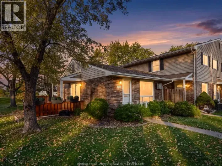2949 Meadowbrook LANE, Windsor