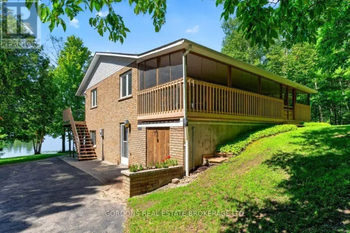 2950 R29, Rideau Lakes