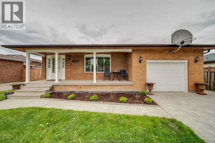 2958 LLOYD GEORGE BOULEVARD, Windsor