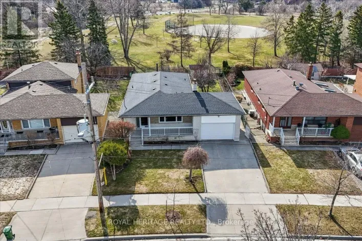 297 DRIFTWOOD AVENUE, Toronto