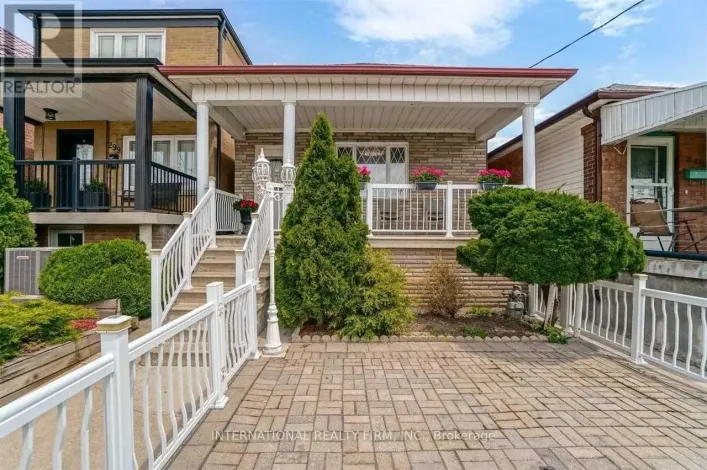 297 GILBERT AVENUE, Toronto