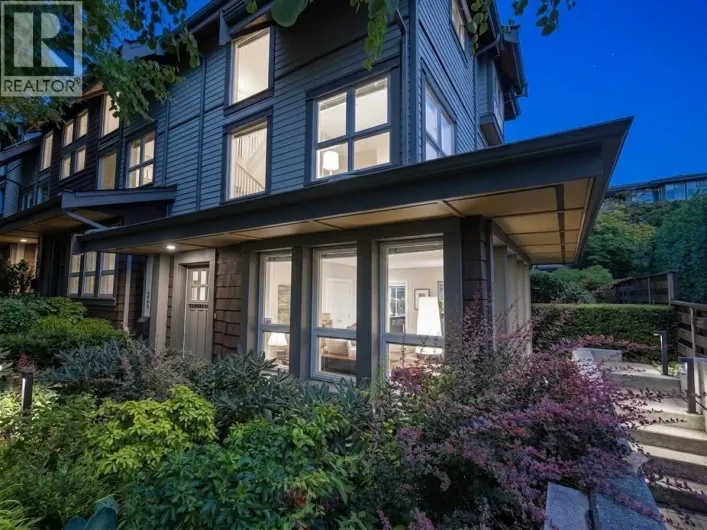 2982 CHESTERFIELD AVENUE, North Vancouver
