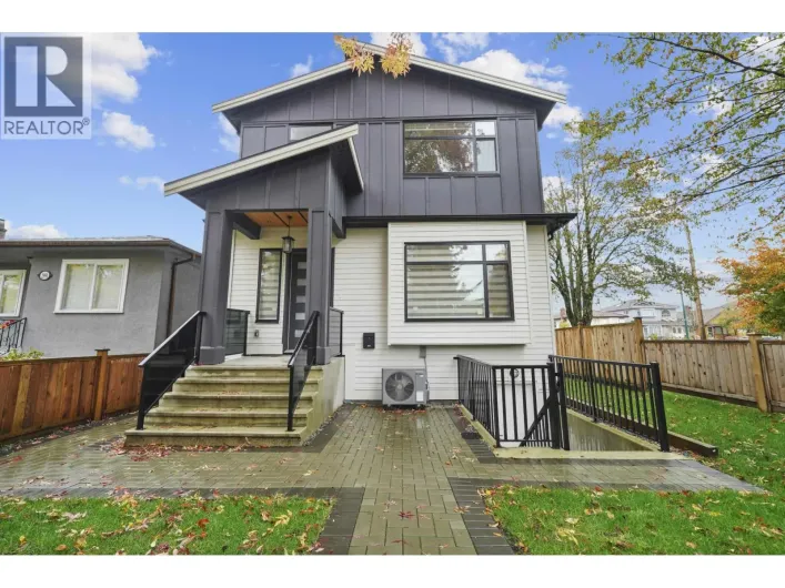 2995 E 17TH AVENUE, Vancouver