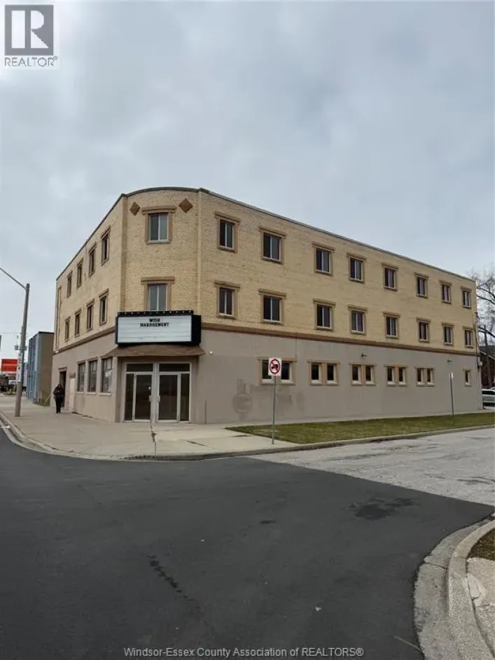 2998 TECUMSEH ROAD East, Windsor