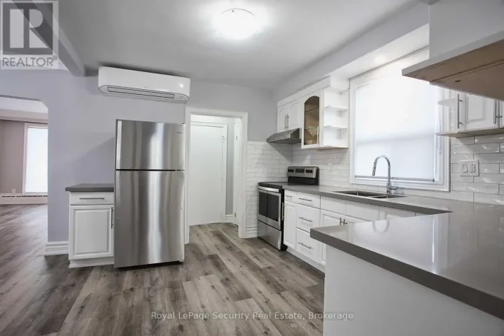 2ND FLOOR - 32 ASHBURY AVENUE N, Toronto