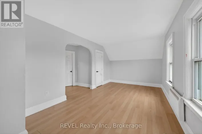 2-UPPER - 228 DUFFERIN STREET, Fort Erie