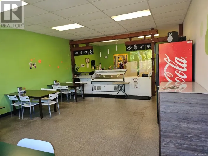 3 102 Island Hwy E, Parksville